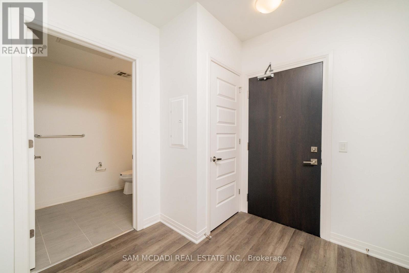 216 - 102 Grovewood Common, Oakville, Ontario  L6H 0X2 - Photo 8 - W12755774