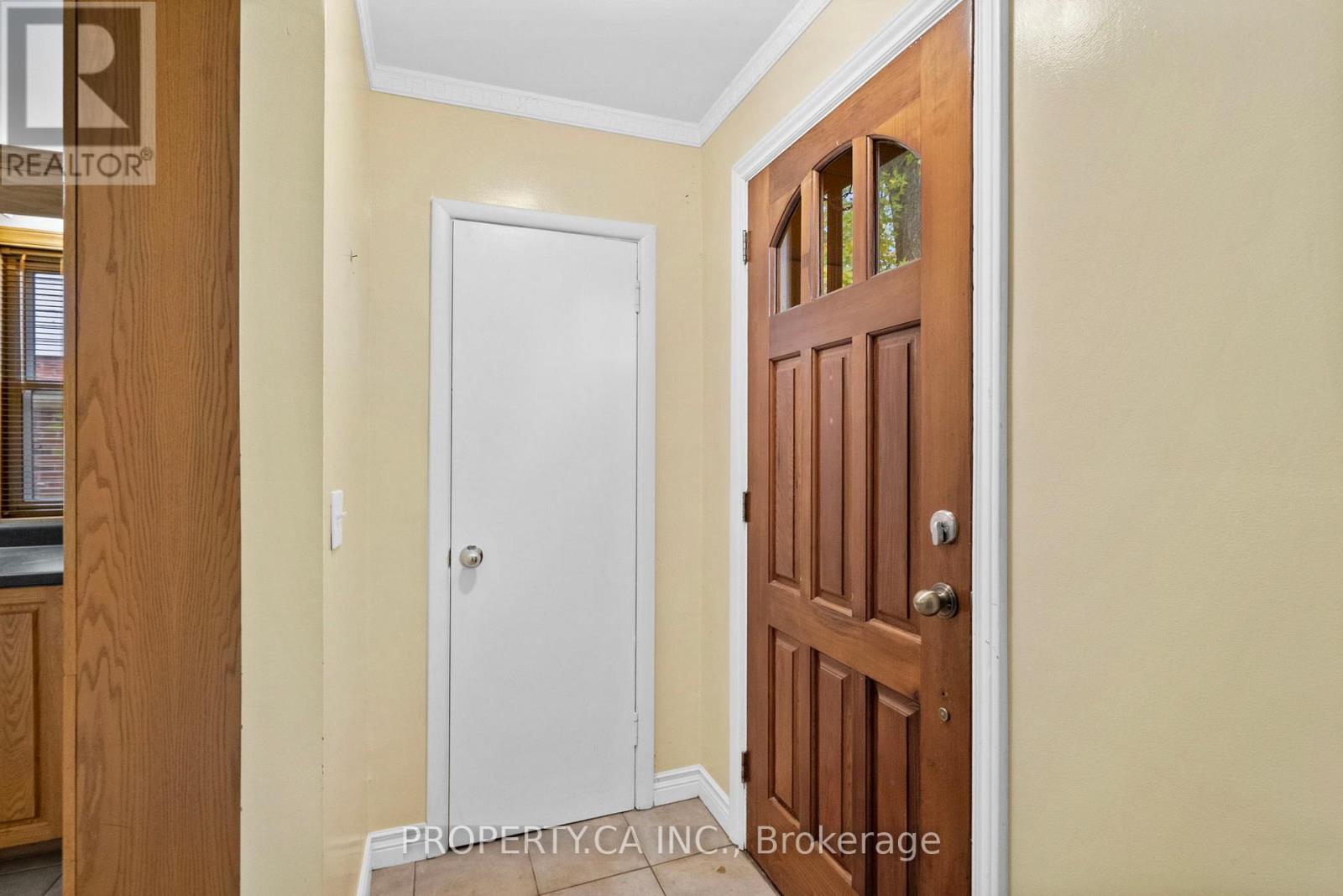 3 Ambleside Avenue, Toronto, Ontario  M8Z 2H5 - Photo 6 - W12755776