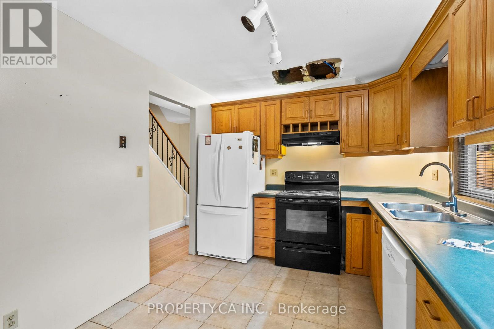 3 Ambleside Avenue, Toronto, Ontario  M8Z 2H5 - Photo 9 - W12755776