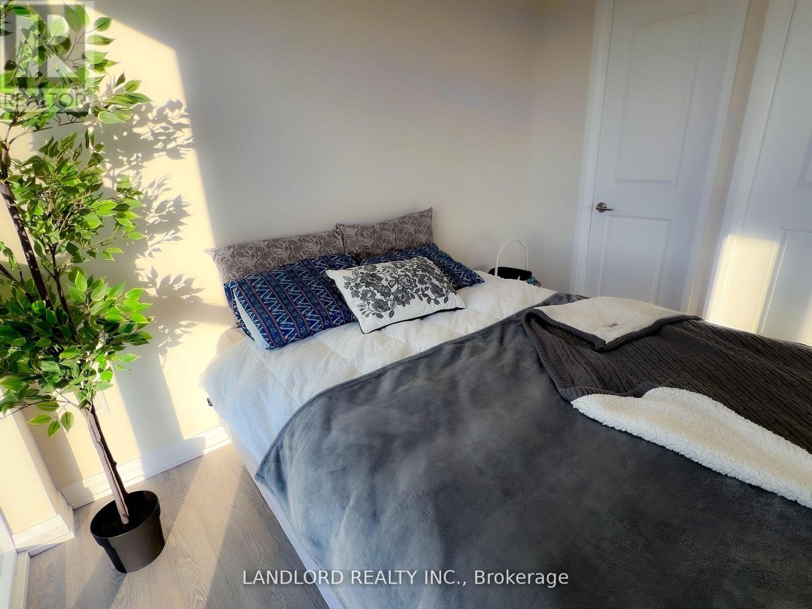 2207 - 50 Thomas Riley Road, Toronto, Ontario  M9B 0C5 - Photo 9 - W12755804