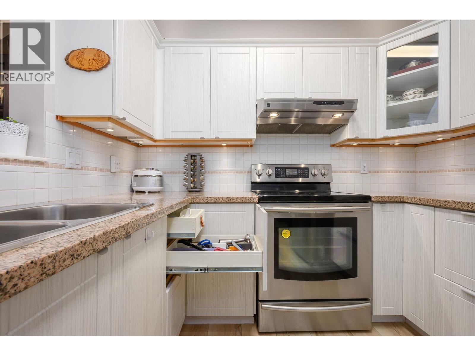 204 2995 Princess Crescent, Coquitlam, British Columbia  V3B 7N1 - Photo 4 - R3085883