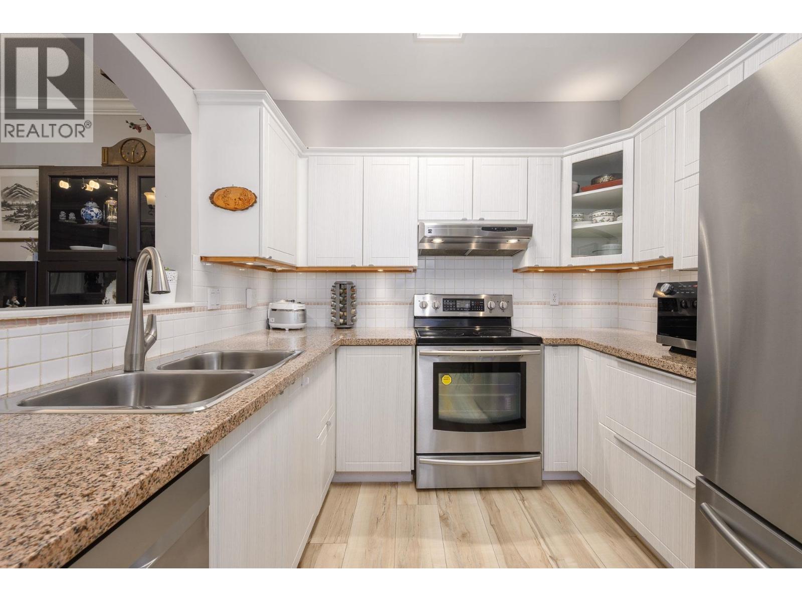 204 2995 Princess Crescent, Coquitlam, British Columbia  V3B 7N1 - Photo 5 - R3085883