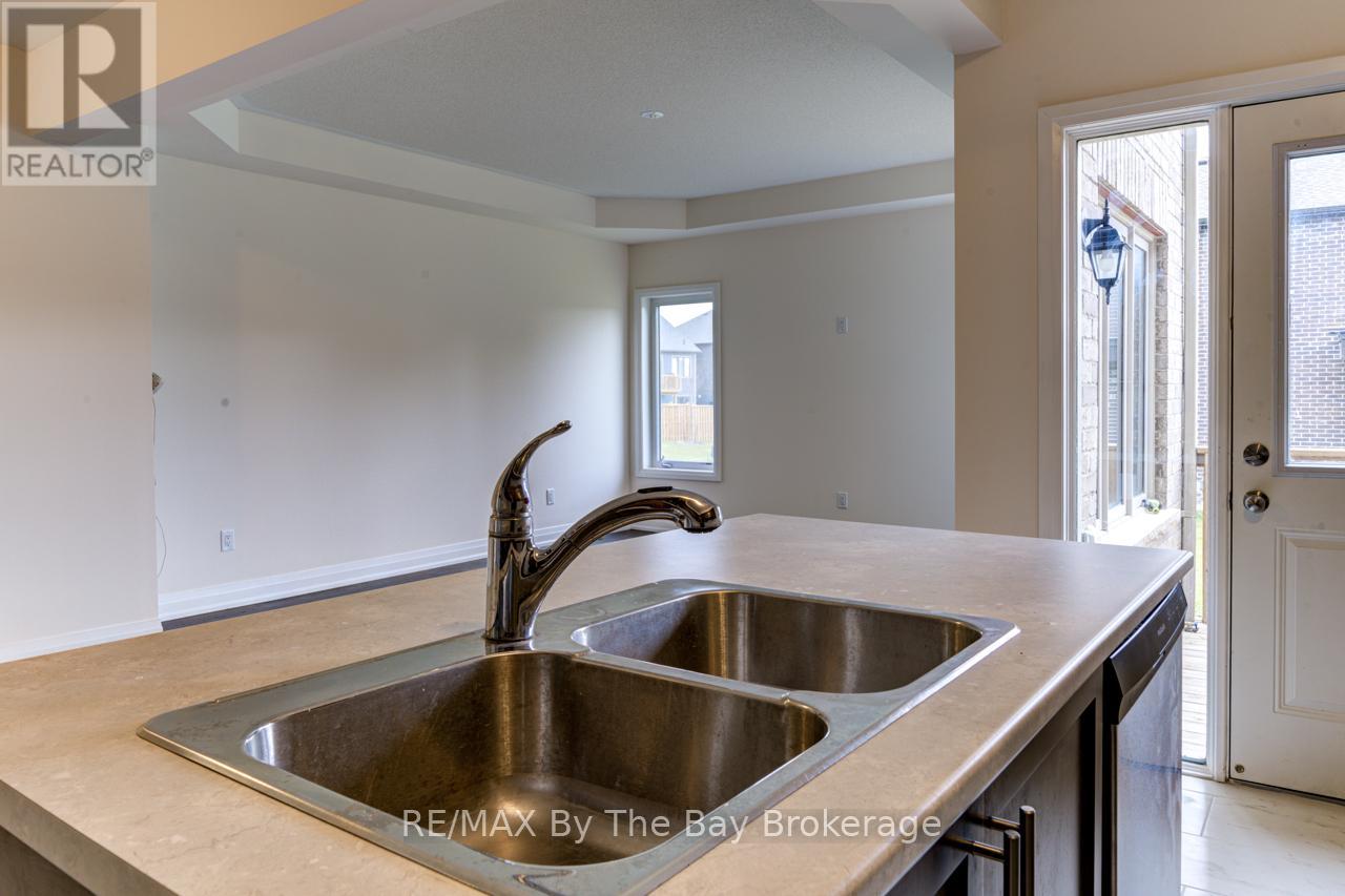 194 Rosanne Circle, Wasaga Beach, Ontario  L9Z 0N3 - Photo 13 - S12755836