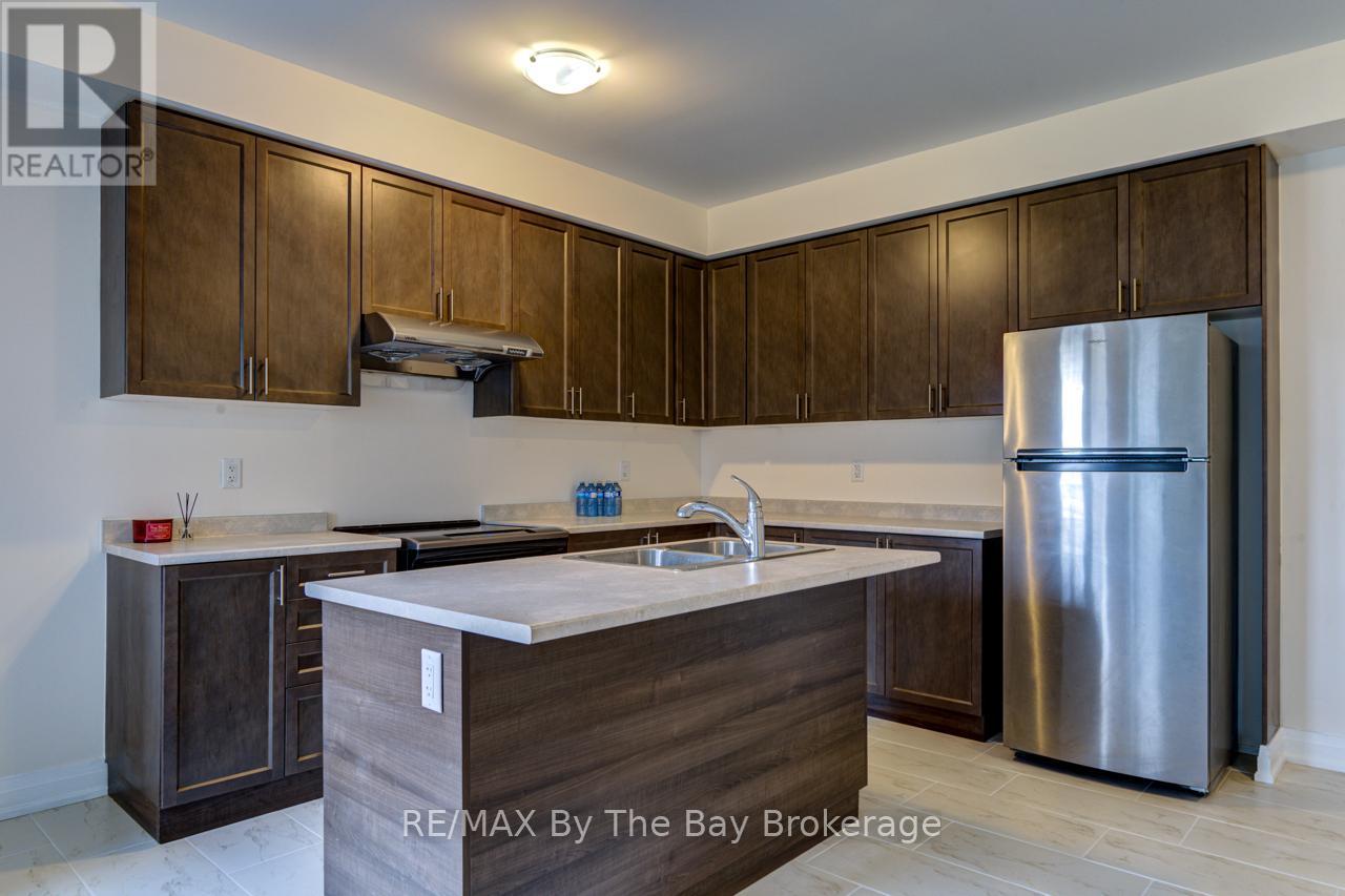 194 Rosanne Circle, Wasaga Beach, Ontario  L9Z 0N3 - Photo 8 - S12755836