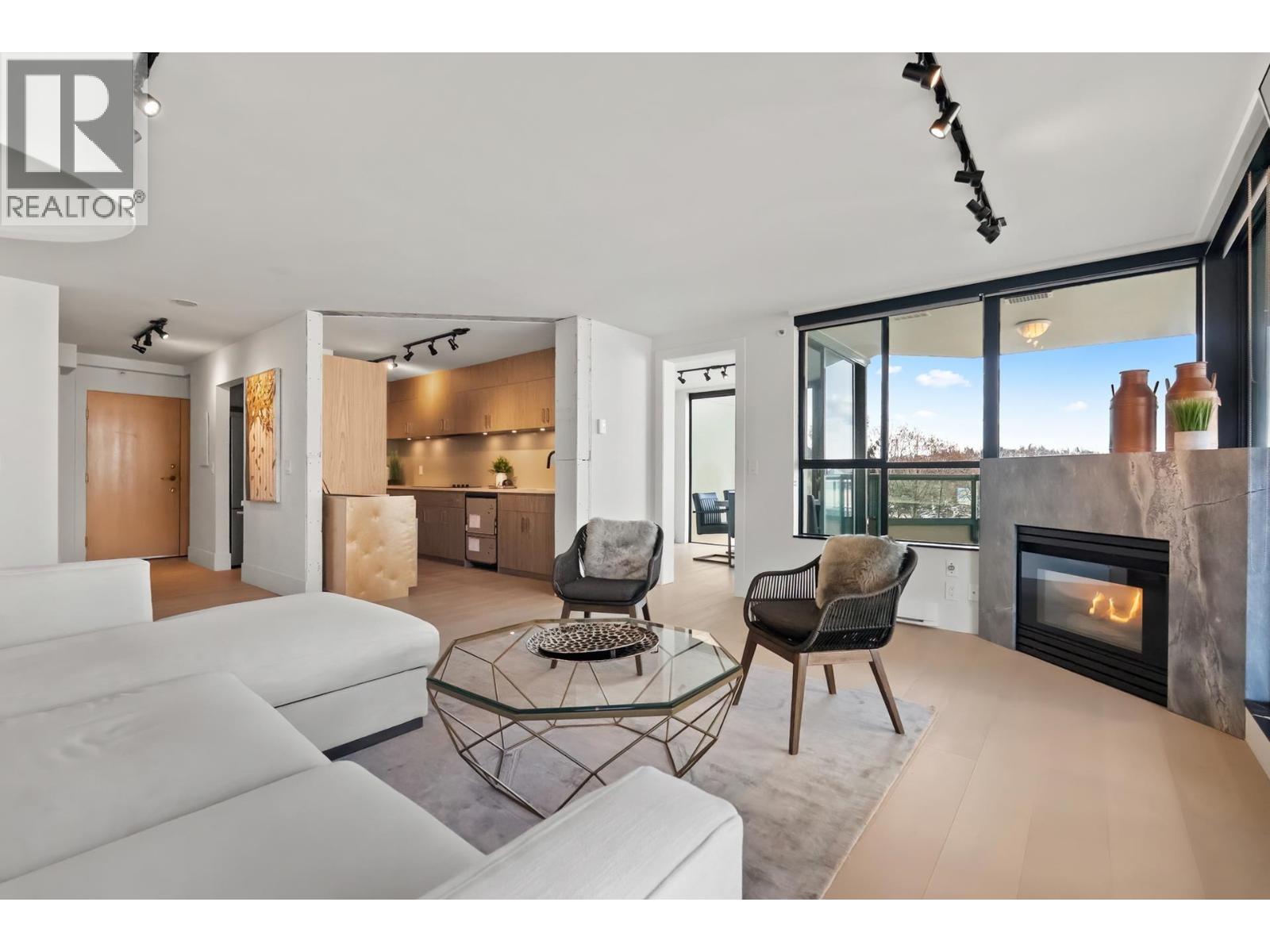 6d 328 Taylor Way, West Vancouver, British Columbia  V7T 2Y4 - Photo 1 - R3084860