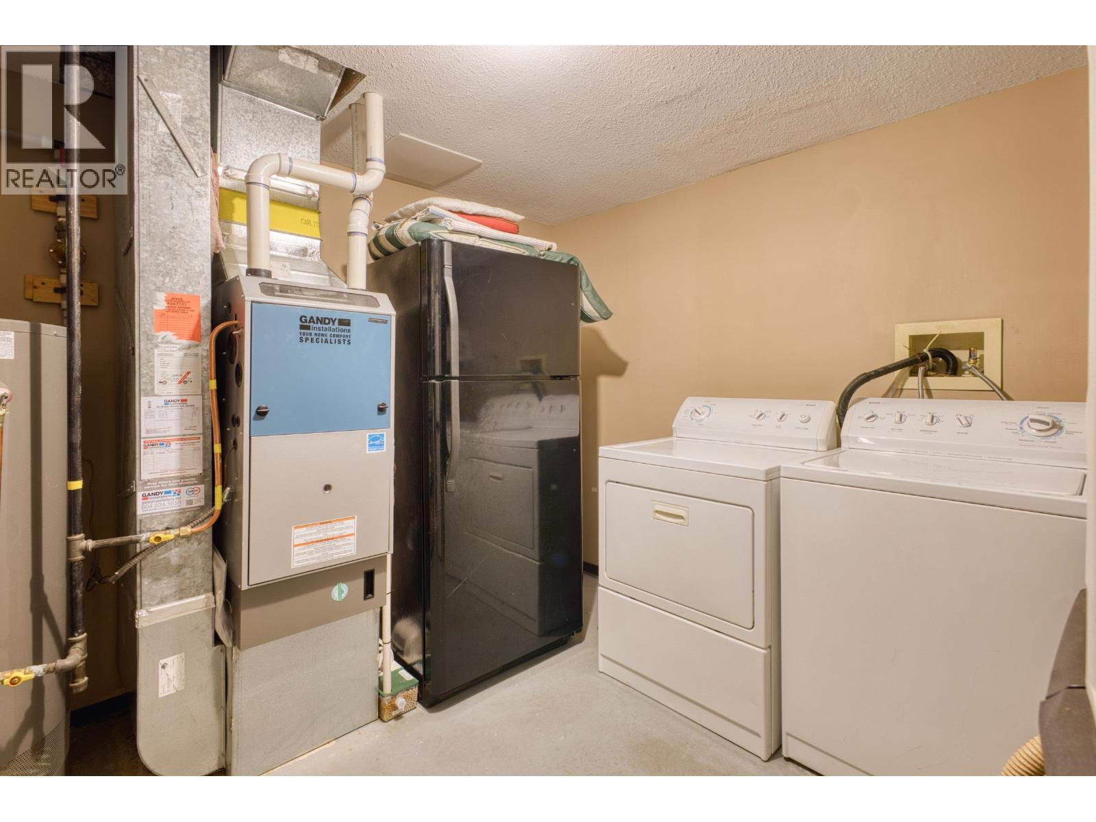 8531 Timber Court, Burnaby, British Columbia  V5A 4B6 - Photo 9 - R3085437