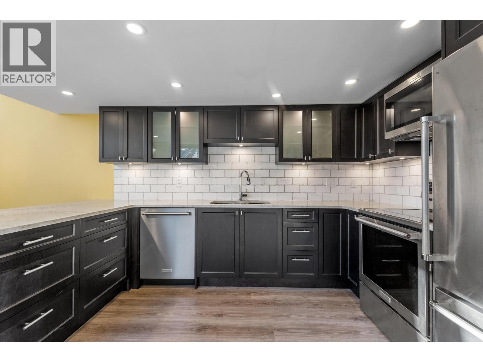 8531 Timber Court, Burnaby, British Columbia  V5A 4B6 - Photo 18 - R3085437