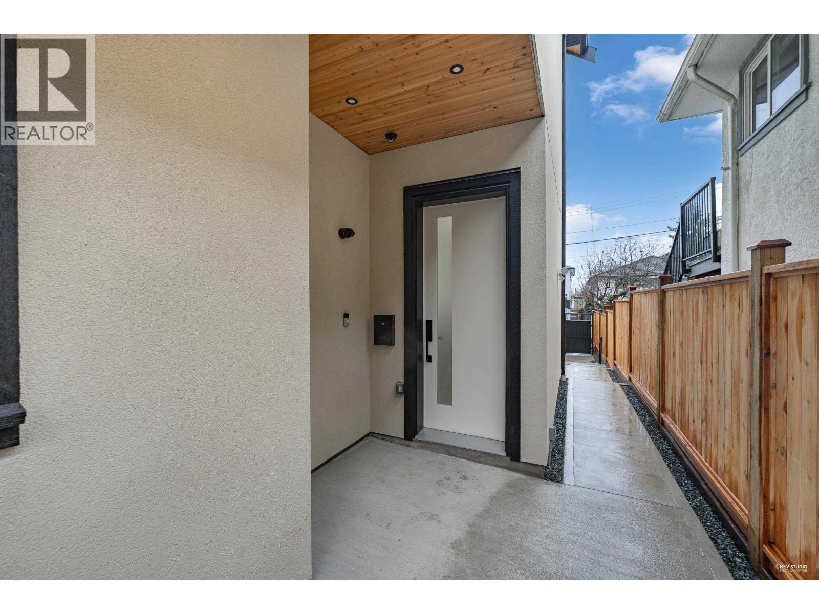 2 1020 Nootka Street, Vancouver, British Columbia  V5K 4E7 - Photo 2 - R3086123