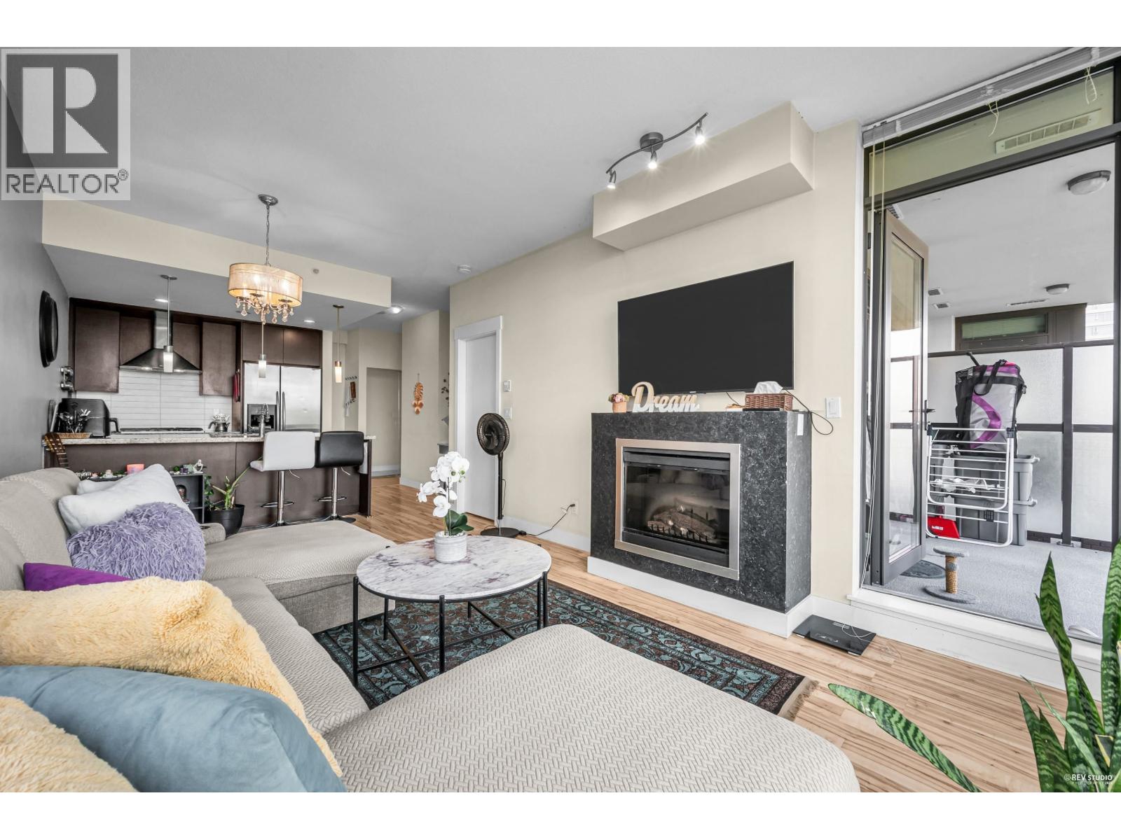 Listing Picture 7 of 30 : 1606 7088 18TH AVENUE, Burnaby / 本拿比 - 魯藝地產 Yvonne Lu Group - MLS Medallion Club Member