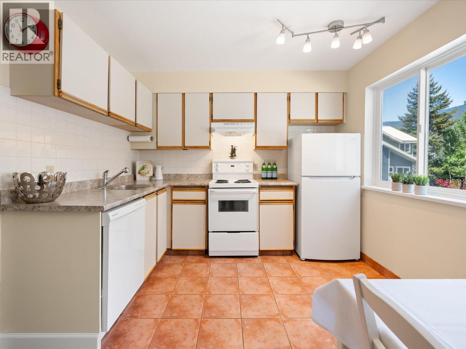 26 2211 Marmot Place, Whistler, British Columbia  V8E 0M6 - Photo 4 - R3086375