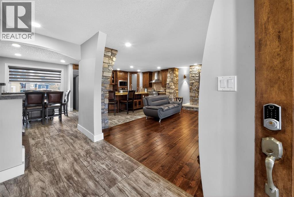 740 Lake Ontario Drive Se, Calgary, Alberta  T2J 3J8 - Photo 4 - A2282637