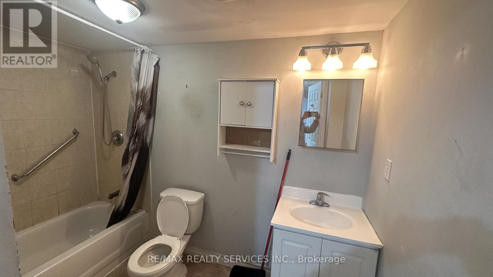 244 Van Kirk Drive, Brampton, Ontario  L7A 1M2 - Photo 7 - W12755838