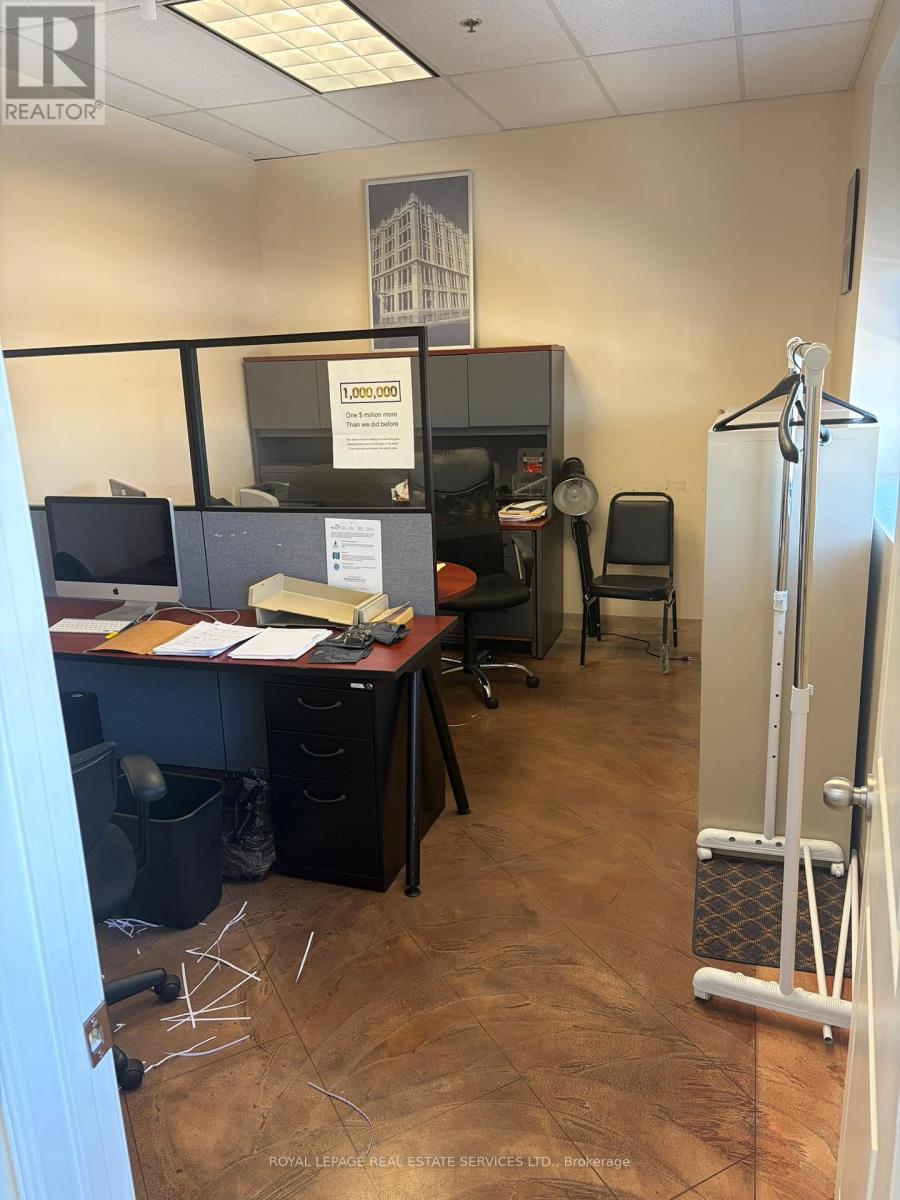 2792 Dufferin Street, Toronto, Ontario  M6B 3R7 - Photo 10 - W12755842