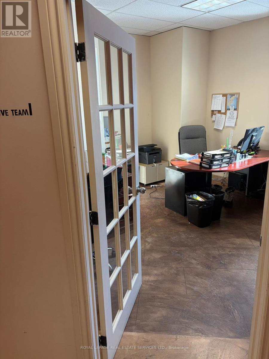 2792 Dufferin Street, Toronto, Ontario  M6B 3R7 - Photo 17 - W12755842