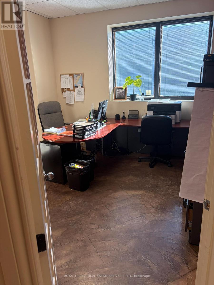 2792 Dufferin Street, Toronto, Ontario  M6B 3R7 - Photo 18 - W12755842