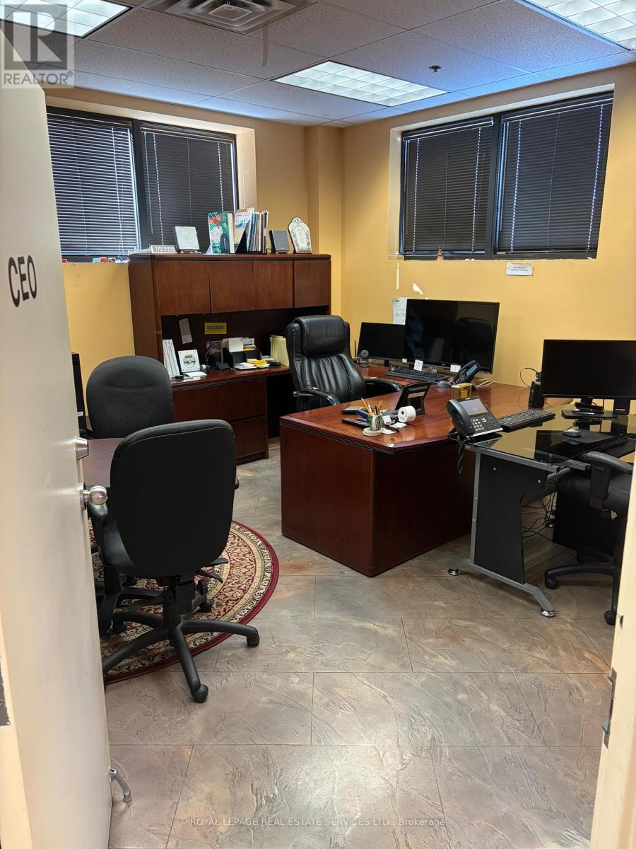 2792 Dufferin Street, Toronto, Ontario  M6B 3R7 - Photo 19 - W12755842