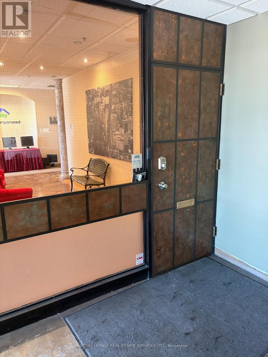 2792 Dufferin Street, Toronto, Ontario  M6B 3R7 - Photo 2 - W12755842