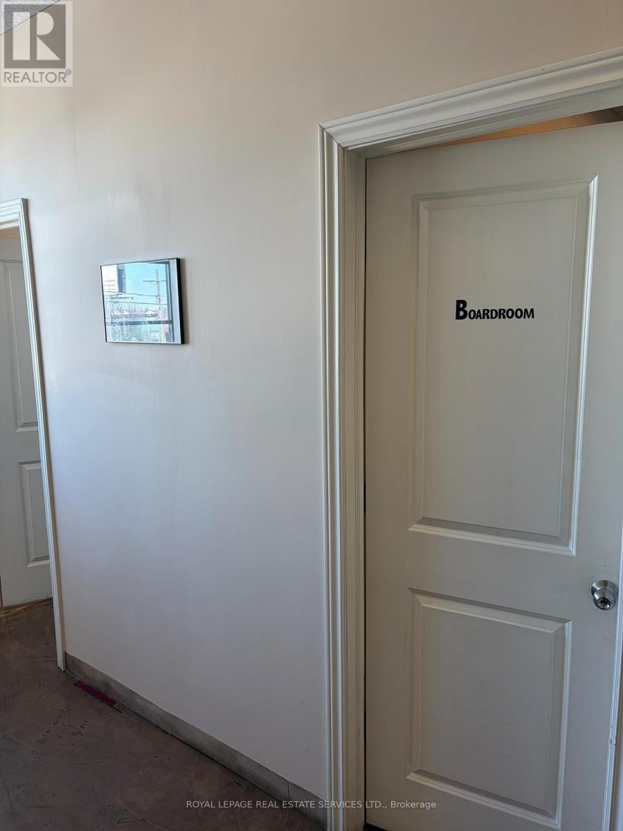 2792 Dufferin Street, Toronto, Ontario  M6B 3R7 - Photo 5 - W12755842