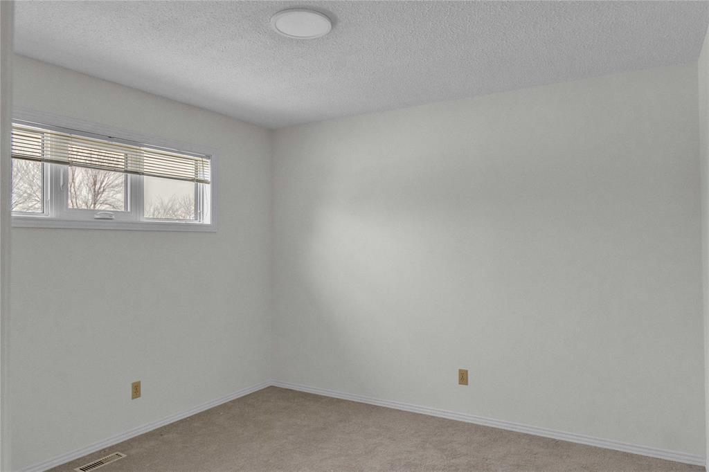 23 Oakhurst Crescent, Winnipeg, Manitoba  R2P 2L7 - Photo 14 - 202601932