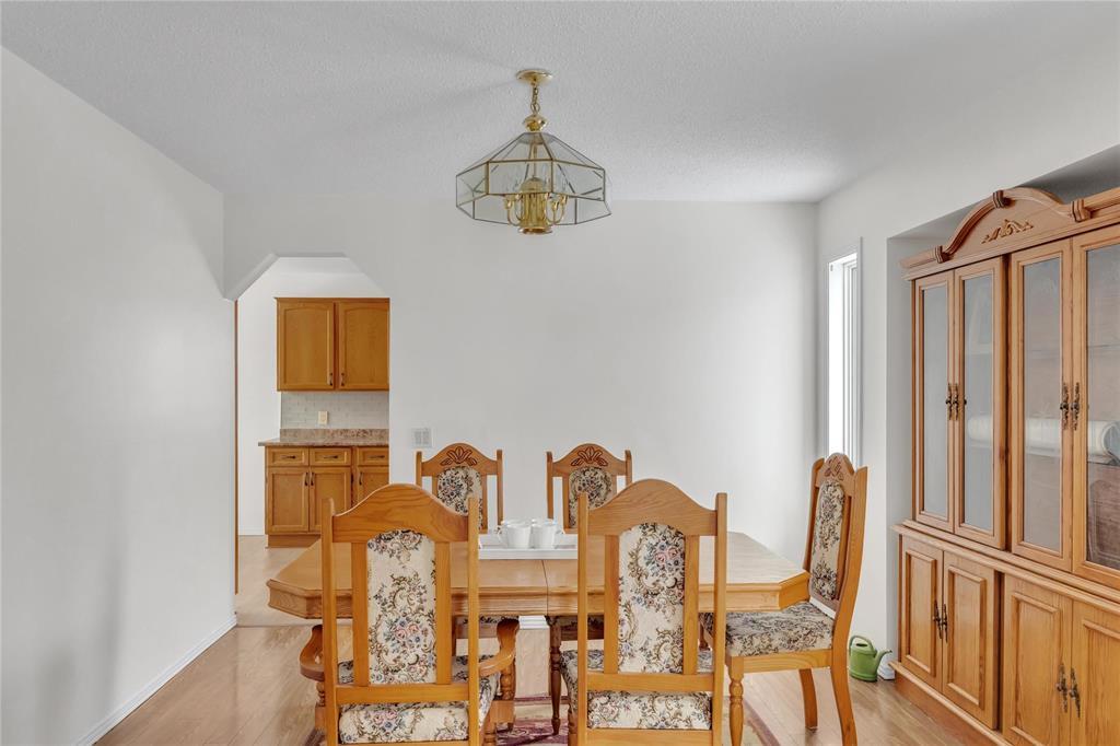 23 Oakhurst Crescent, Winnipeg, Manitoba  R2P 2L7 - Photo 4 - 202601932