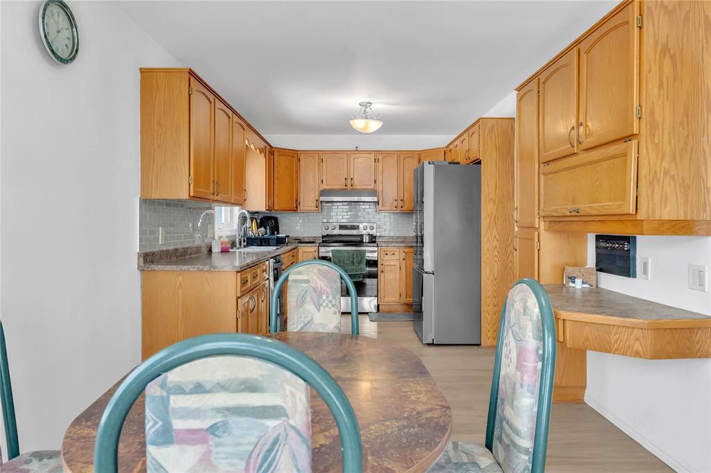 23 Oakhurst Crescent, Winnipeg, Manitoba  R2P 2L7 - Photo 6 - 202601932