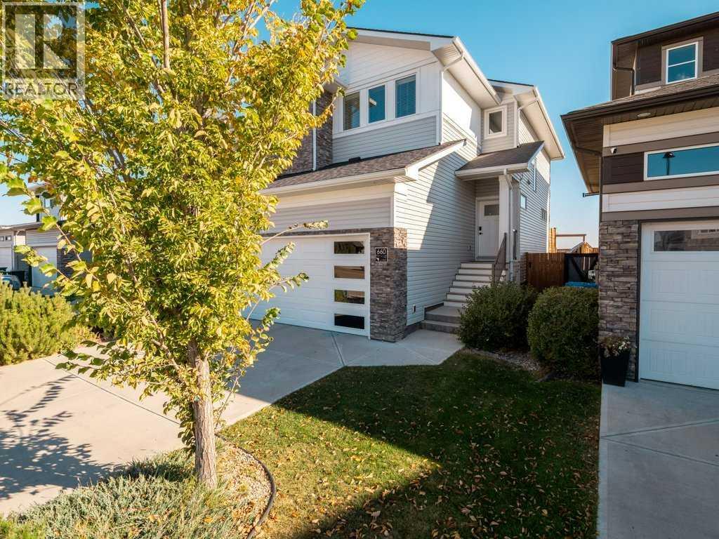 660 Aquitania Boulevard W, Lethbridge, Alberta  T1J 4S7 - Photo 2 - A2263516