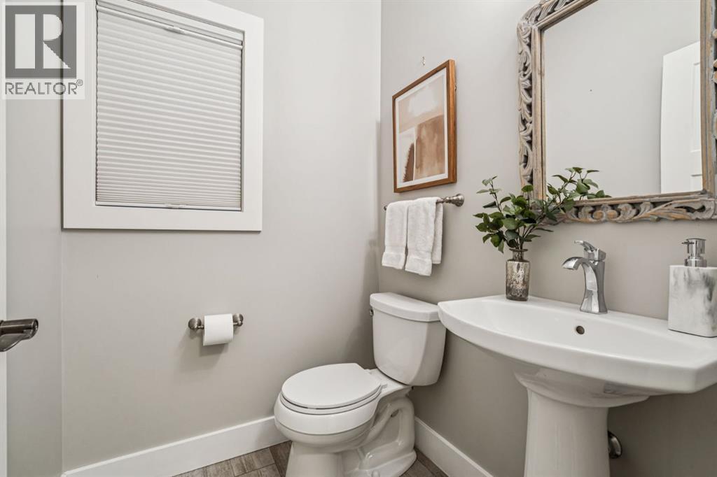 47 Sundown Way, Cochrane, Alberta  T4C 0H4 - Photo 12 - A2282998