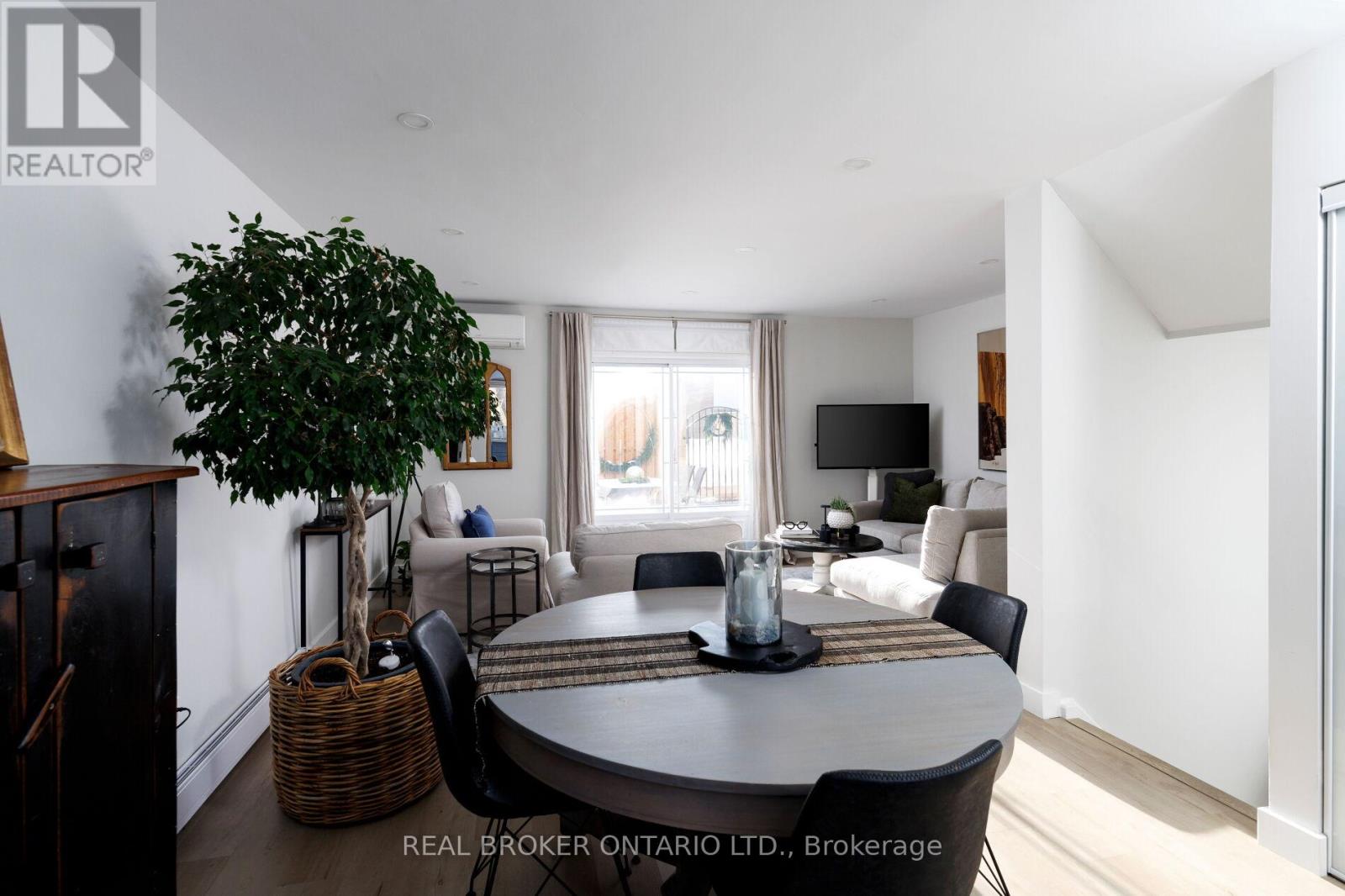 23 - 61 Sarah Lane, Oakville, Ontario  L6L 3V2 - Photo 4 - W12755866