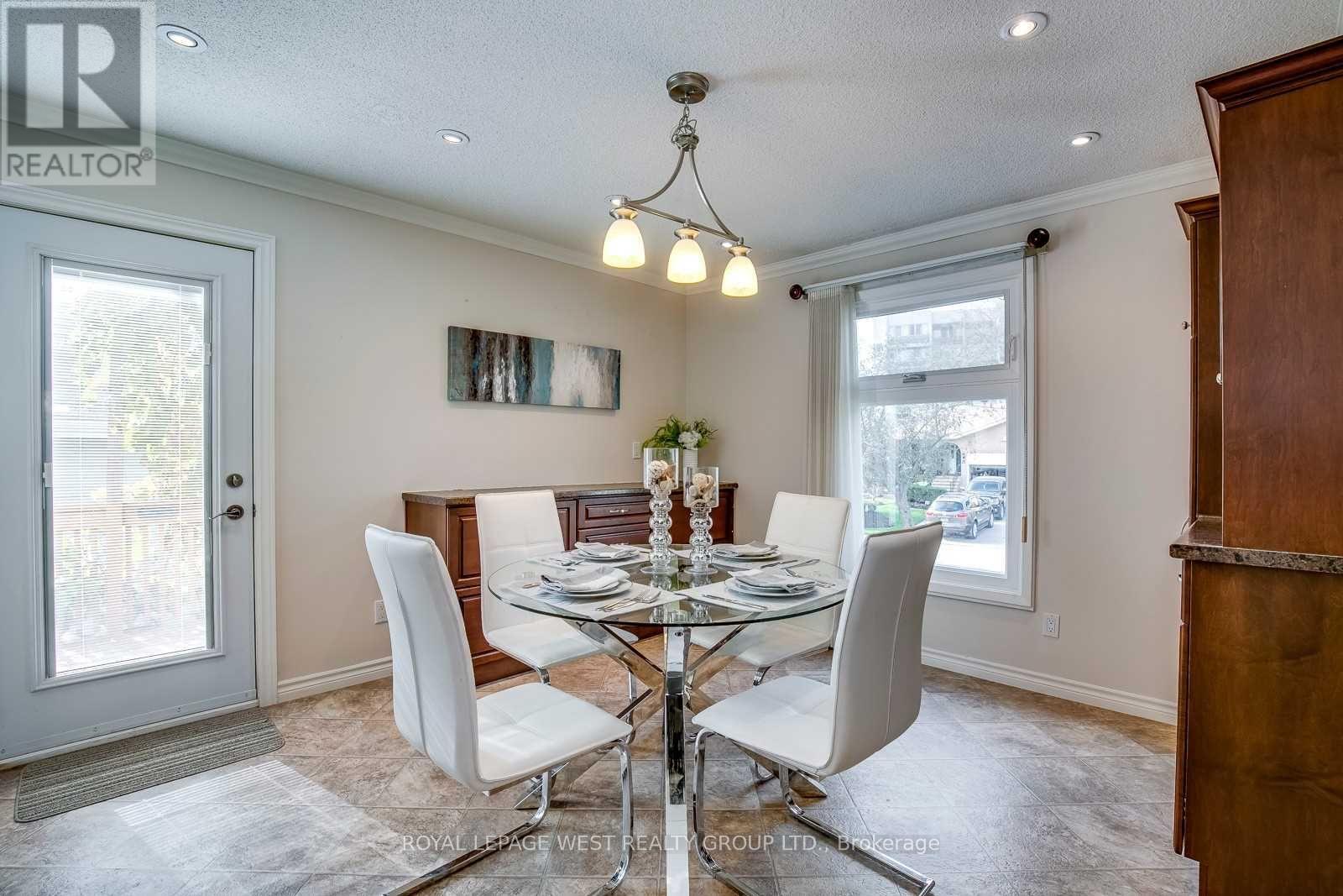 Upper - 1294 Forest Hill, Oakville (Fa Falgarwood), Ontario  L6H 2S4 - Photo 5 - W12755878