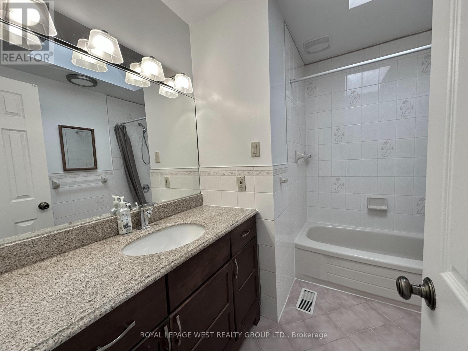 Upper - 1294 Forest Hill, Oakville (Fa Falgarwood), Ontario  L6H 2S4 - Photo 7 - W12755878