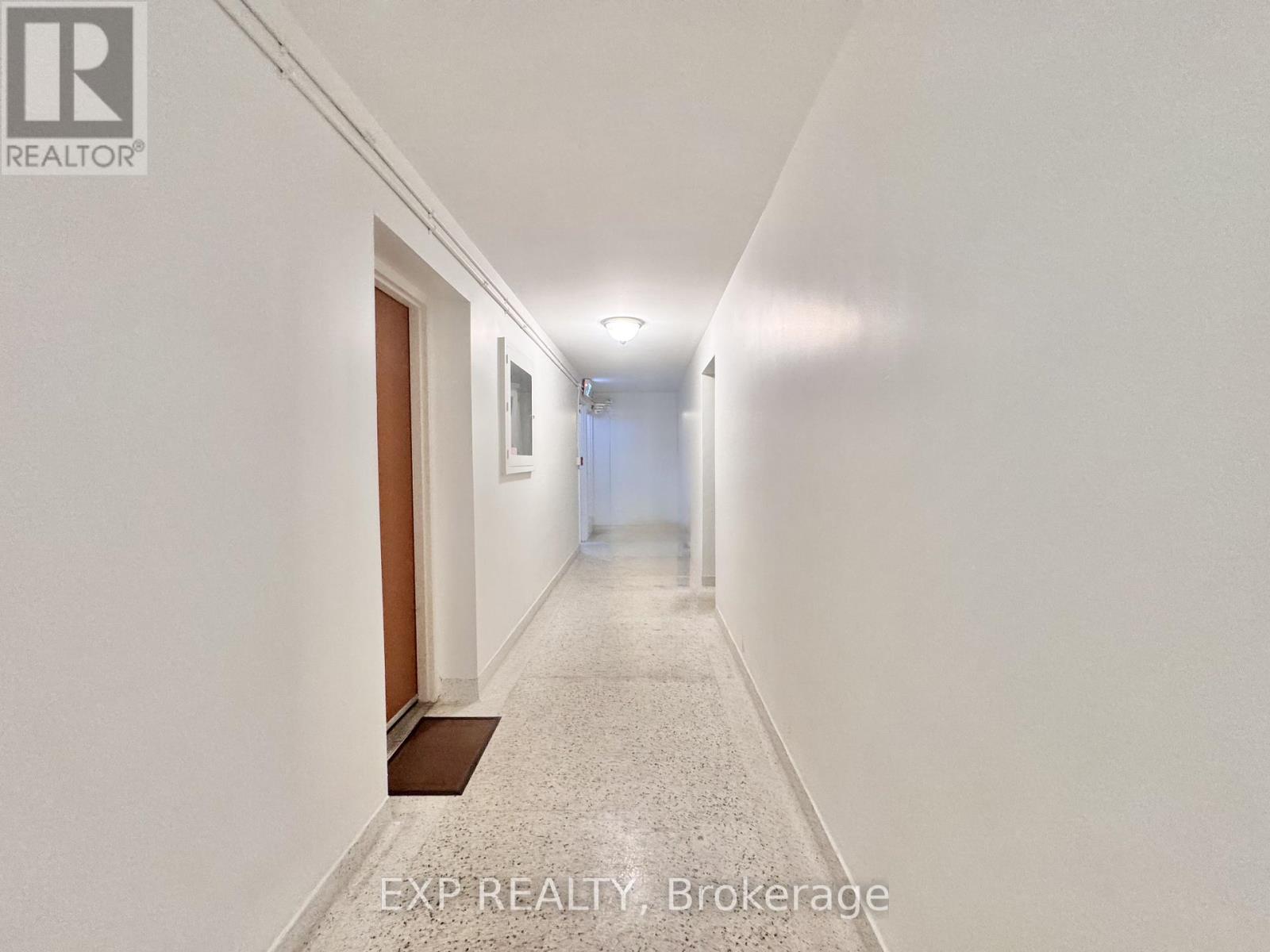 Unit-6 - 25 Paisley Boulevard E, Mississauga (Cooksville), Ontario  L5A 1P3 - Photo 2 - W12755880