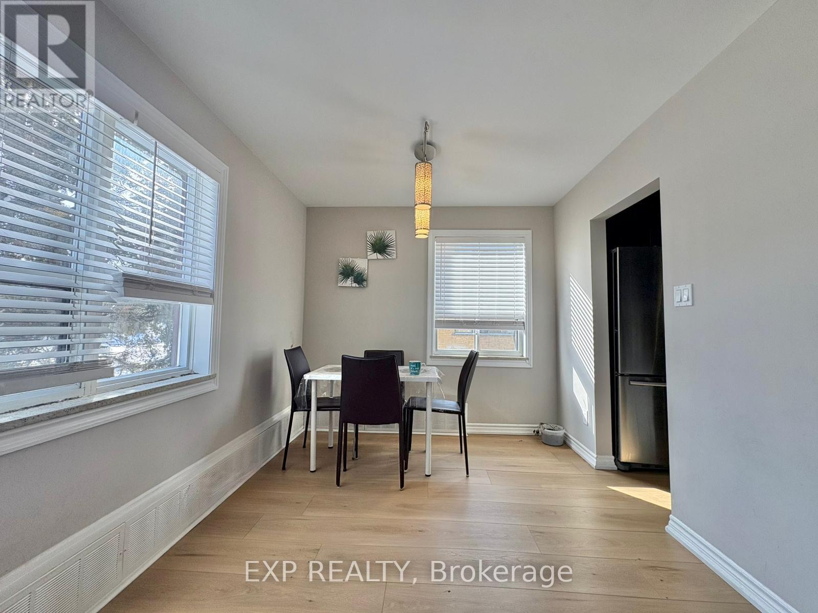 Unit-6 - 25 Paisley Boulevard E, Mississauga (Cooksville), Ontario  L5A 1P3 - Photo 4 - W12755880
