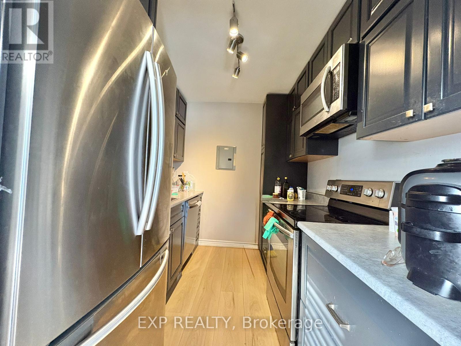 Unit-6 - 25 Paisley Boulevard E, Mississauga (Cooksville), Ontario  L5A 1P3 - Photo 5 - W12755880