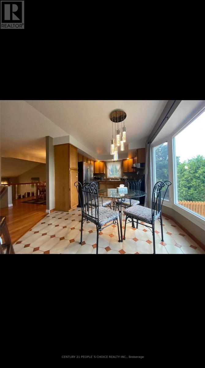 88 Mansfield Street, Brampton (Central Park), Ontario  L6S 2Y6 - Photo 4 - W12755914