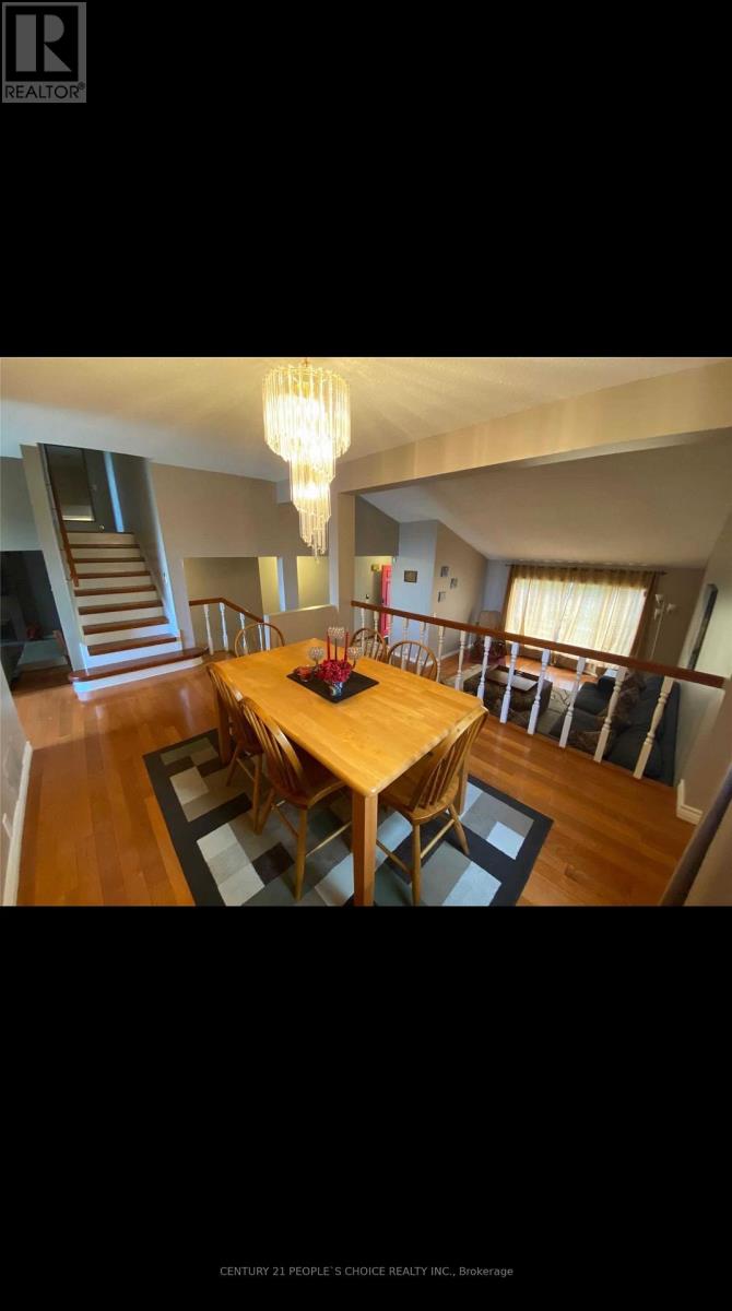 88 Mansfield Street, Brampton (Central Park), Ontario  L6S 2Y6 - Photo 5 - W12755914