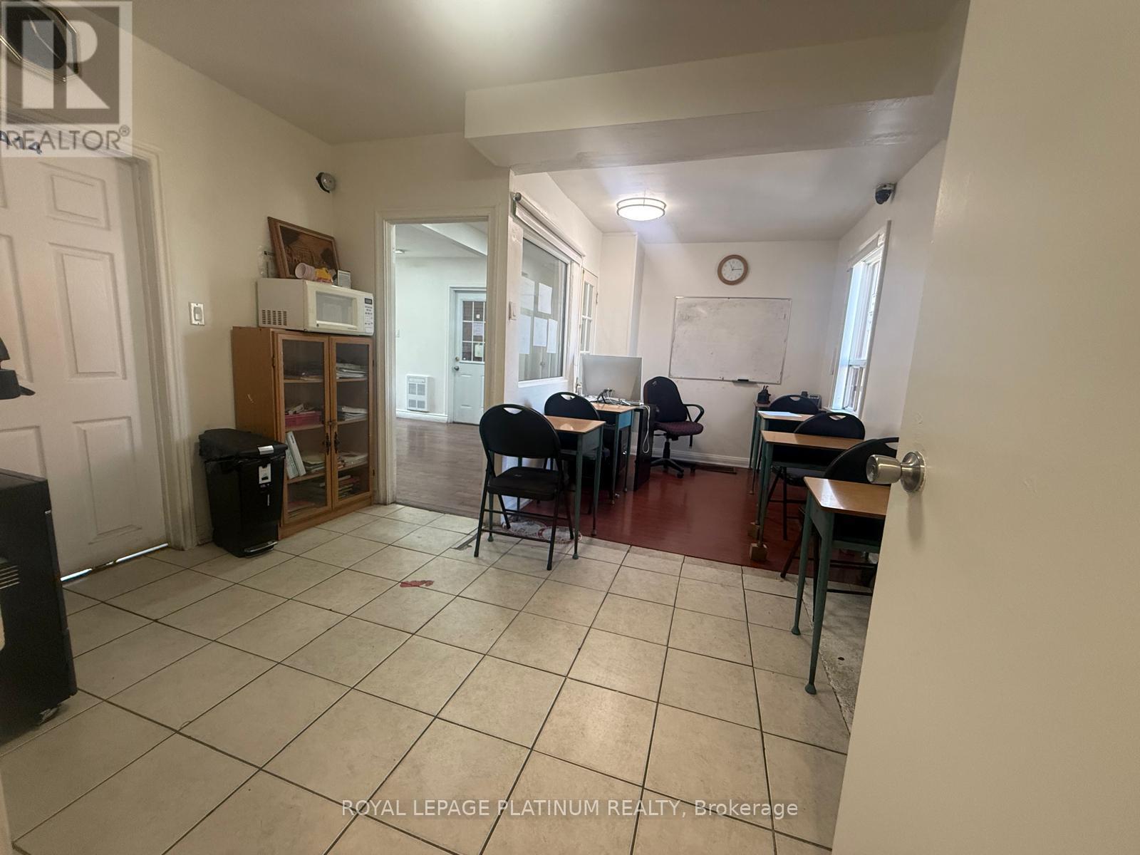 2 Elmhurst Drive, Toronto (Elms-Old Rexdale), Ontario  M9W 2J3 - Photo 10 - W12755918