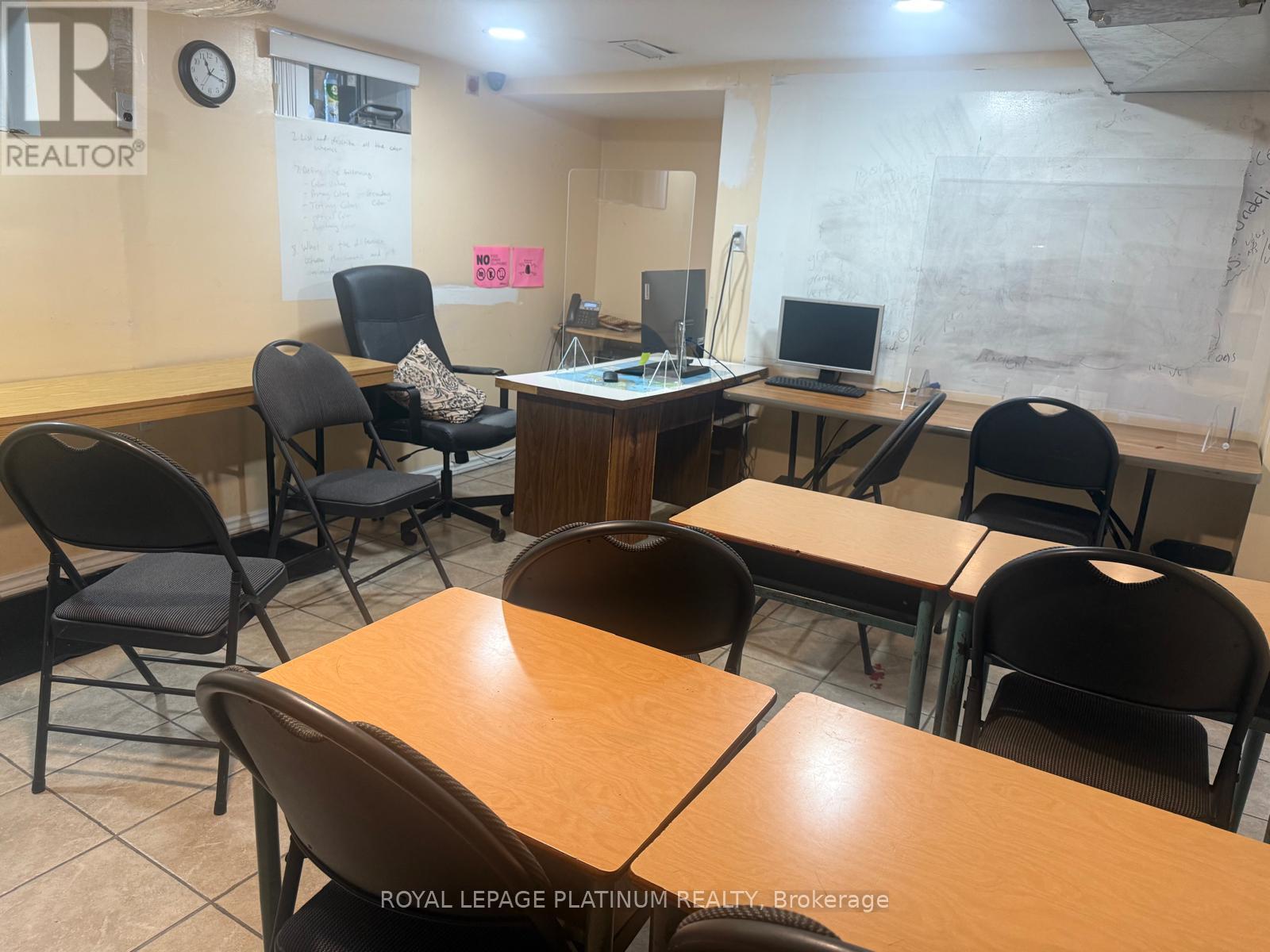 2 Elmhurst Drive, Toronto (Elms-Old Rexdale), Ontario  M9W 2J3 - Photo 13 - W12755918