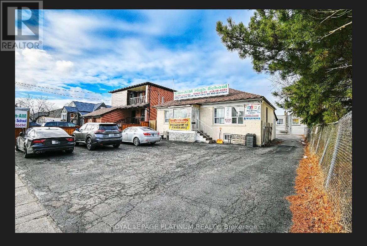 2 Elmhurst Drive, Toronto (Elms-Old Rexdale), Ontario  M9W 2J3 - Photo 2 - W12755918