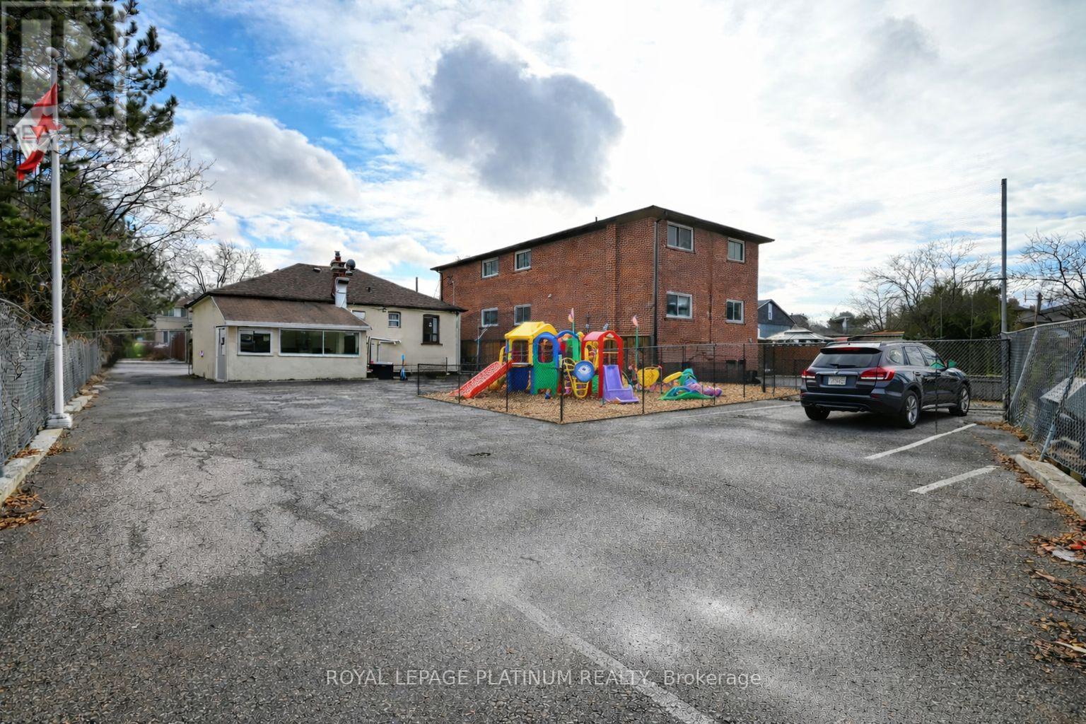 2 Elmhurst Drive, Toronto (Elms-Old Rexdale), Ontario  M9W 2J3 - Photo 3 - W12755918