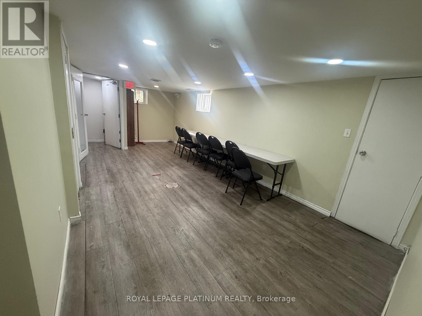 2 Elmhurst Drive, Toronto (Elms-Old Rexdale), Ontario  M9W 2J3 - Photo 9 - W12755918