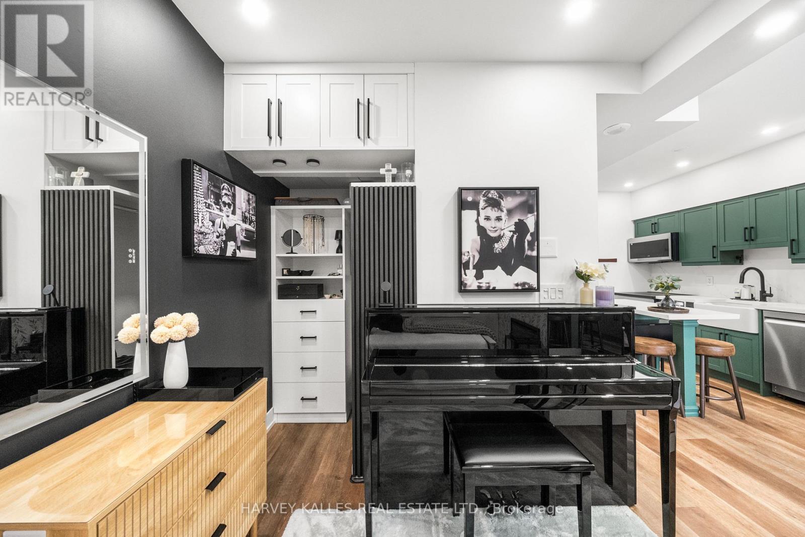 1305 - 4 Elsinore Path, Toronto (New Toronto), Ontario  M8V 4G7 - Photo 16 - W12755920