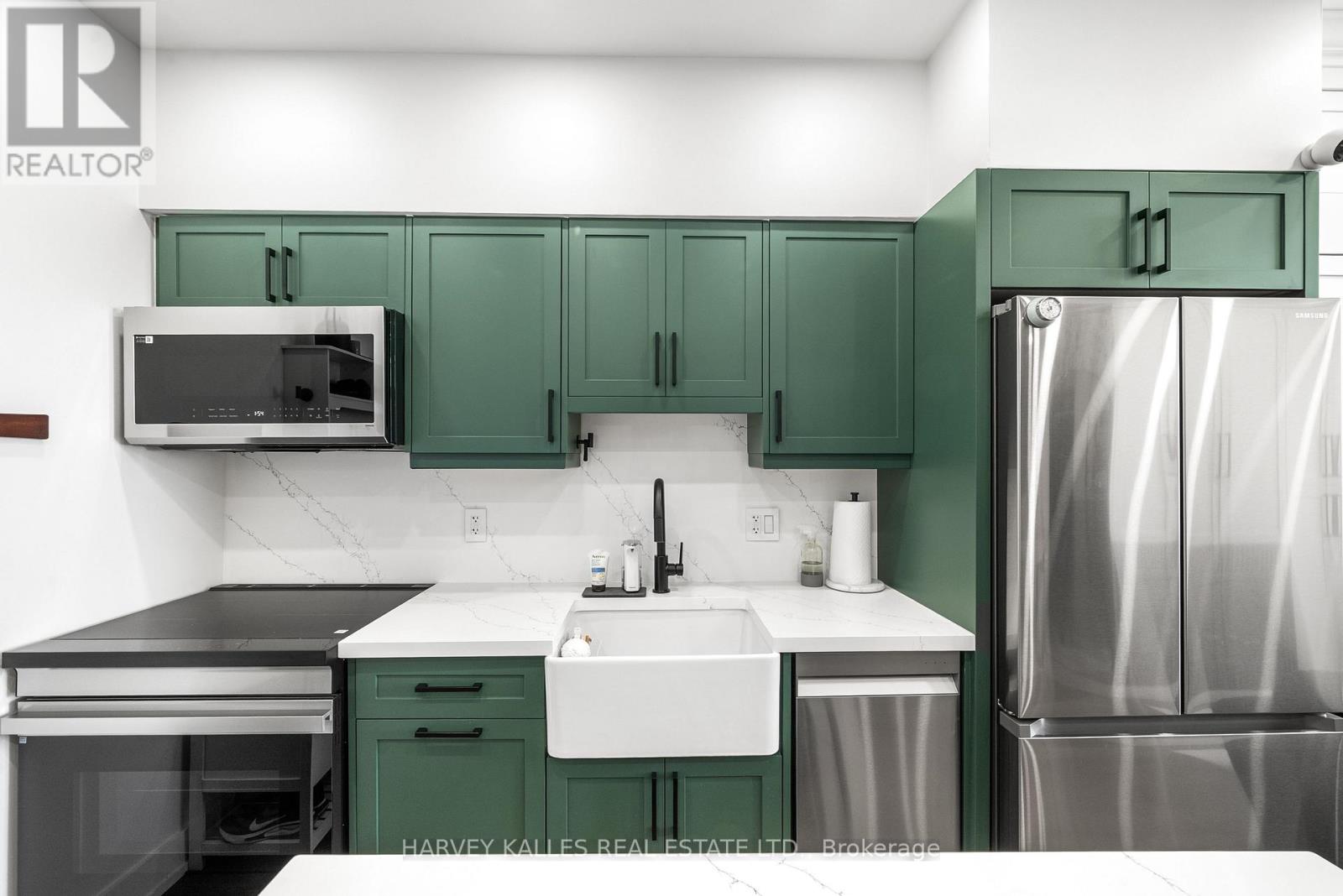 1305 - 4 Elsinore Path, Toronto (New Toronto), Ontario  M8V 4G7 - Photo 2 - W12755920