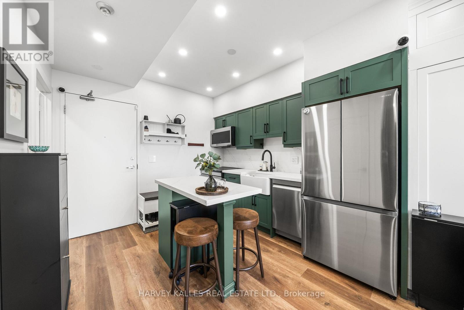 1305 - 4 Elsinore Path, Toronto (New Toronto), Ontario  M8V 4G7 - Photo 3 - W12755920