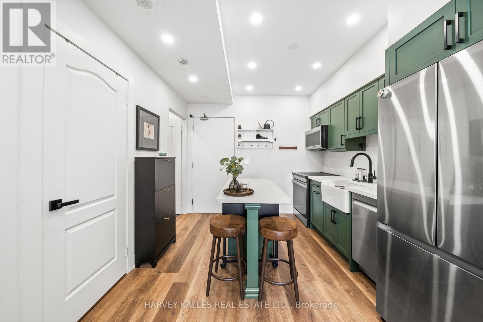 1305 - 4 Elsinore Path, Toronto (New Toronto), Ontario  M8V 4G7 - Photo 4 - W12755920