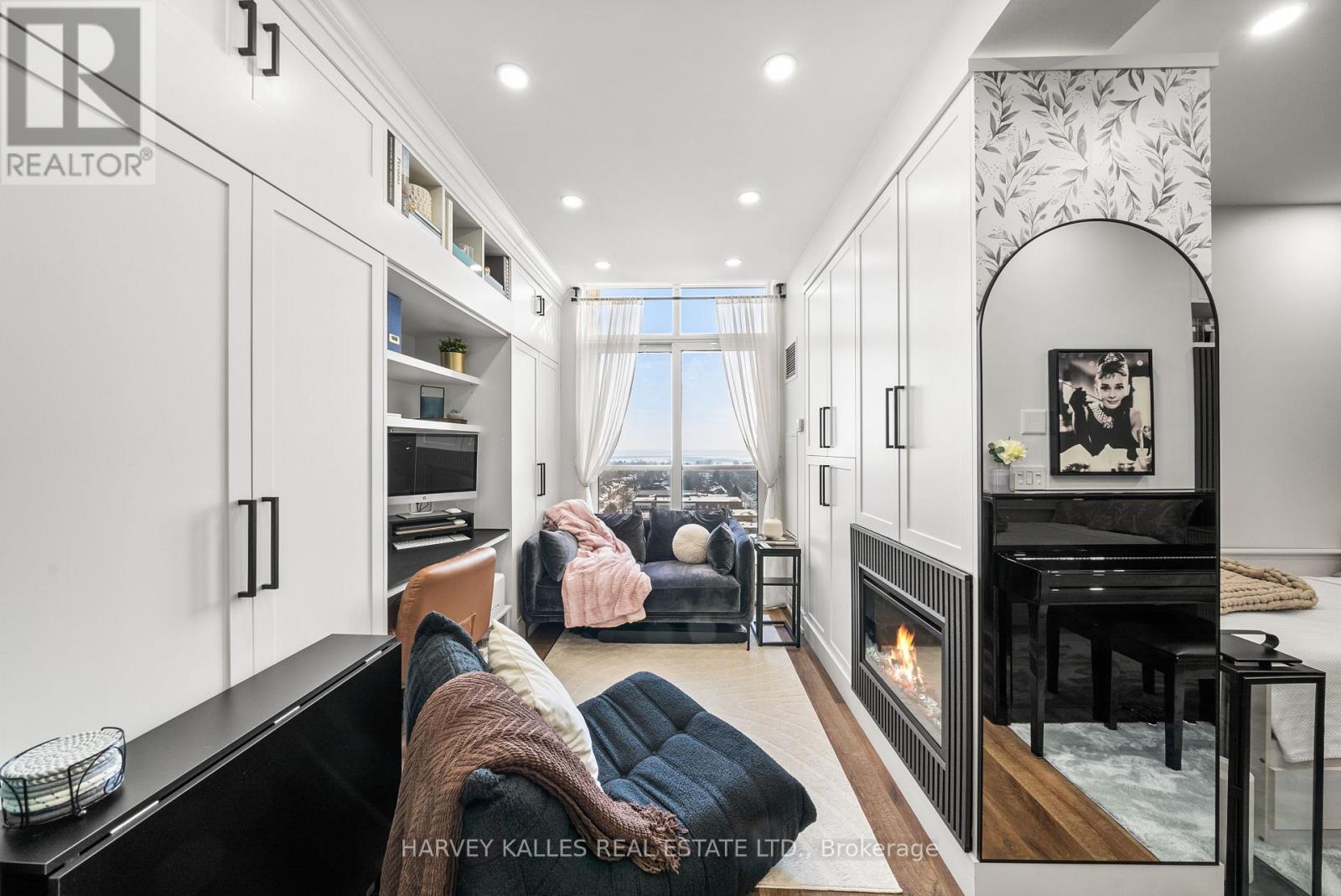 1305 - 4 Elsinore Path, Toronto (New Toronto), Ontario  M8V 4G7 - Photo 6 - W12755920