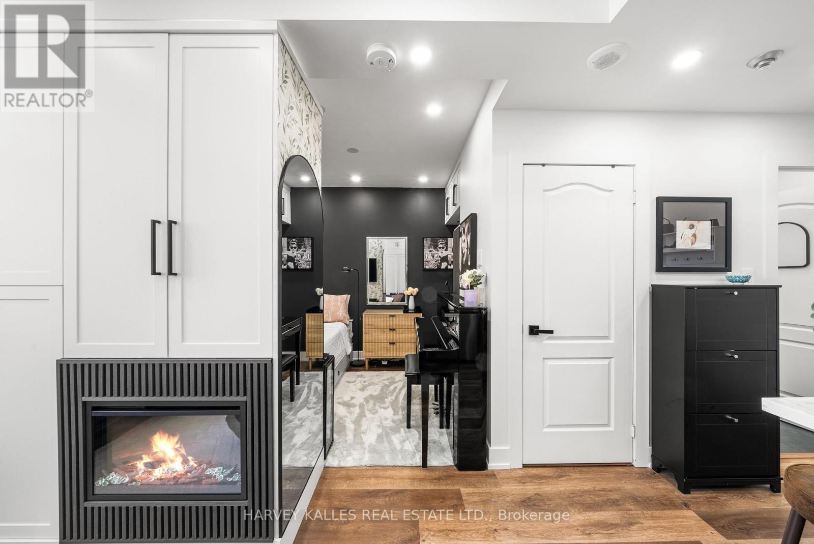 1305 - 4 Elsinore Path, Toronto (New Toronto), Ontario  M8V 4G7 - Photo 9 - W12755920