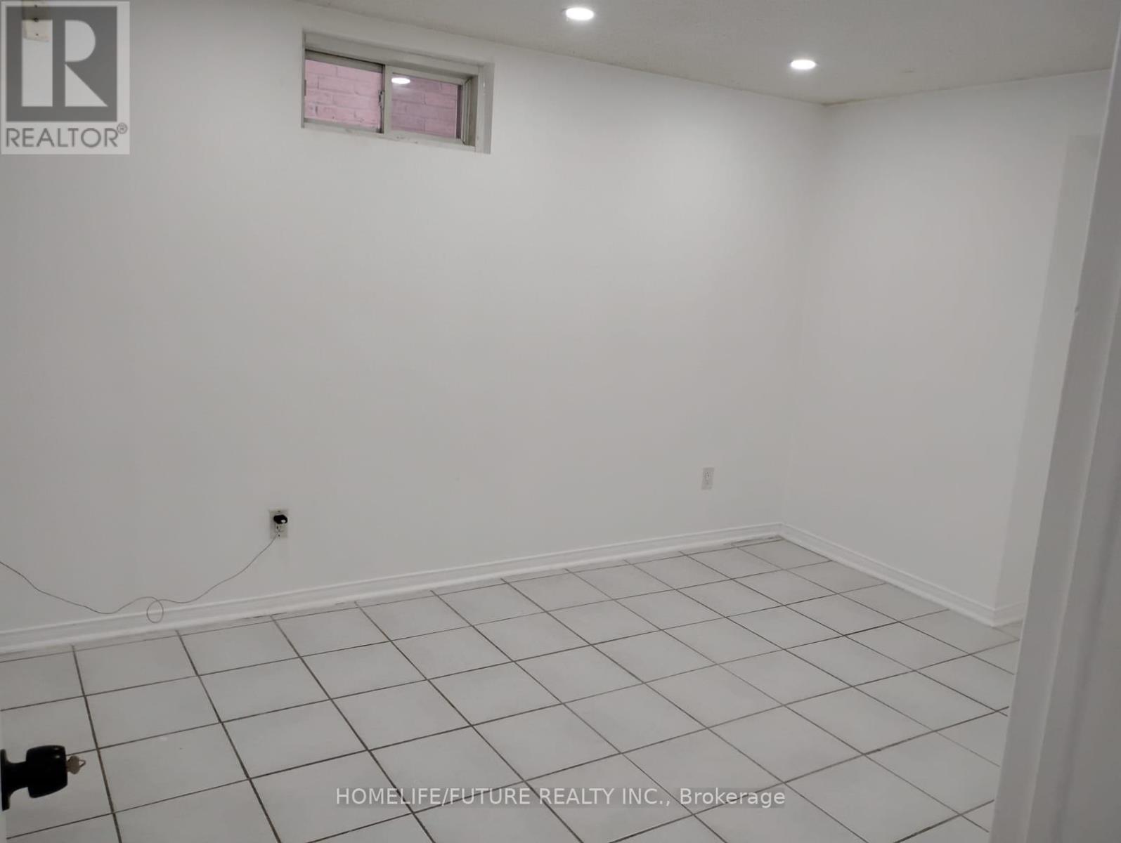 Bsmt (A) - 382 Harrowsmith Drive, Mississauga (Hurontario), Ontario  L5R 3V1 - Photo 5 - W12755922