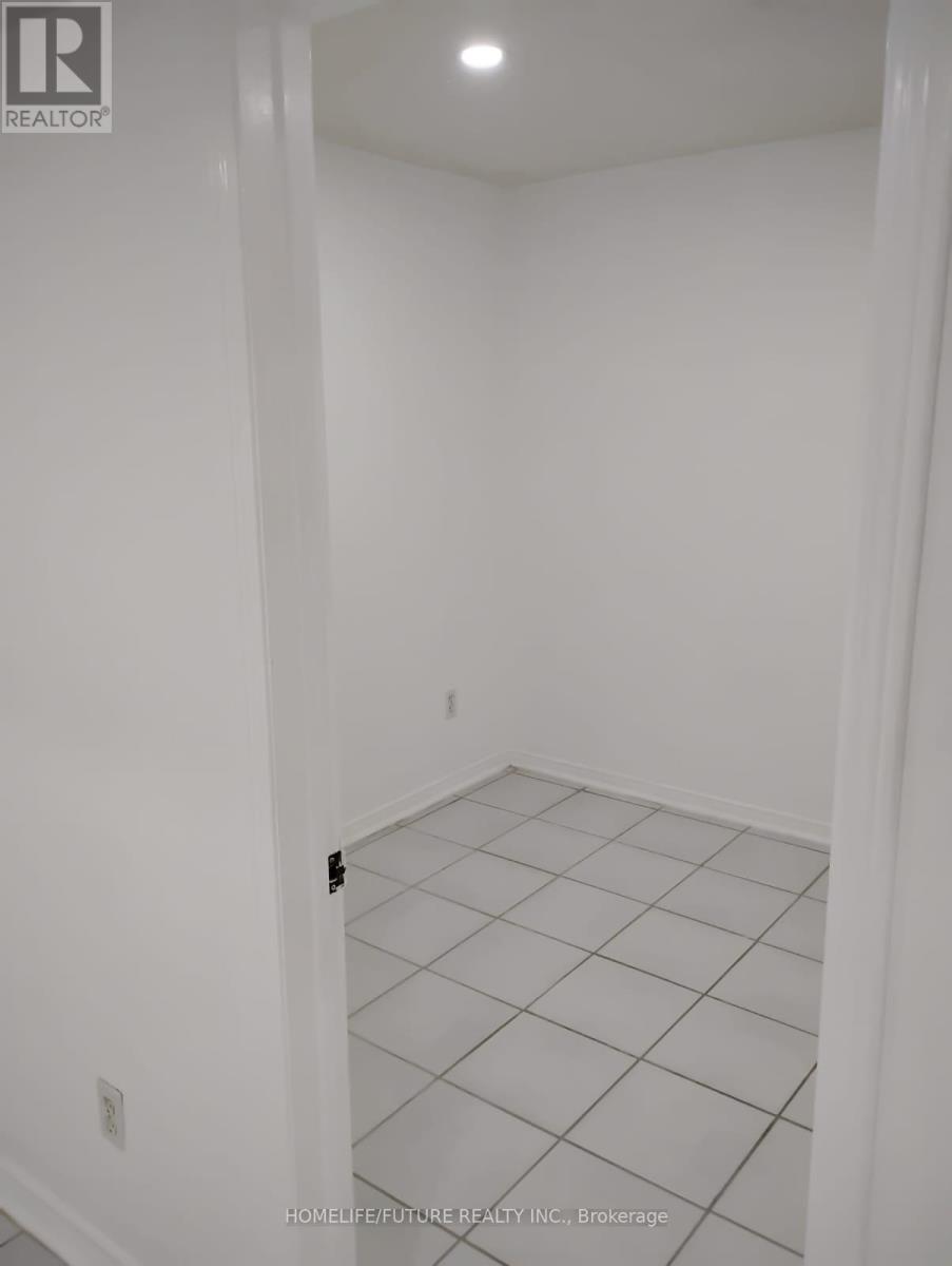 Bsmt (A) - 382 Harrowsmith Drive, Mississauga (Hurontario), Ontario  L5R 3V1 - Photo 6 - W12755922