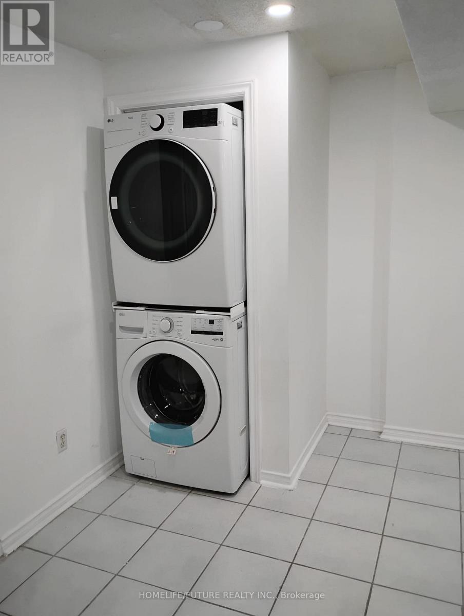 Bsmt (A) - 382 Harrowsmith Drive, Mississauga (Hurontario), Ontario  L5R 3V1 - Photo 8 - W12755922