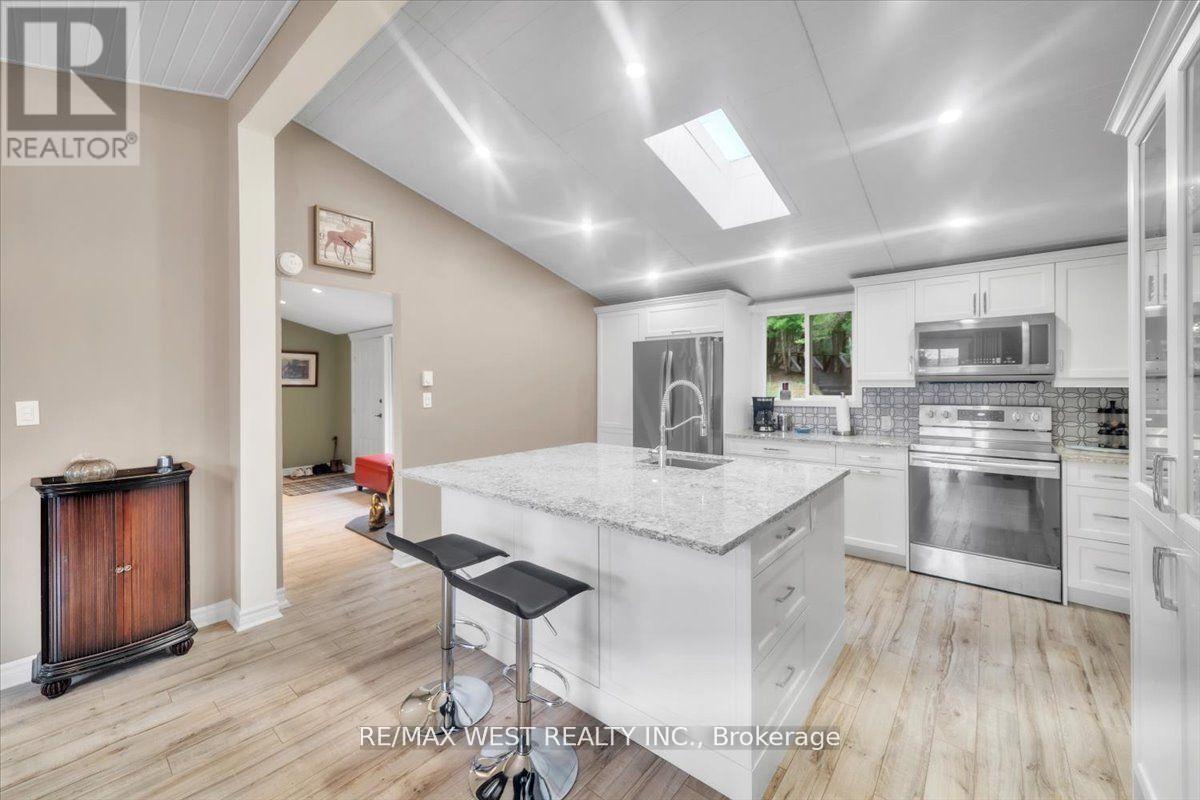 1017 Rays Lane, Minden Hills (Minden), Ontario  K0M 2K0 - Photo 9 - X12755908